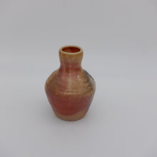 Load image into Gallery viewer, vase in shino 1
