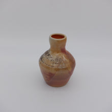 Load image into Gallery viewer, vase in shino 1
